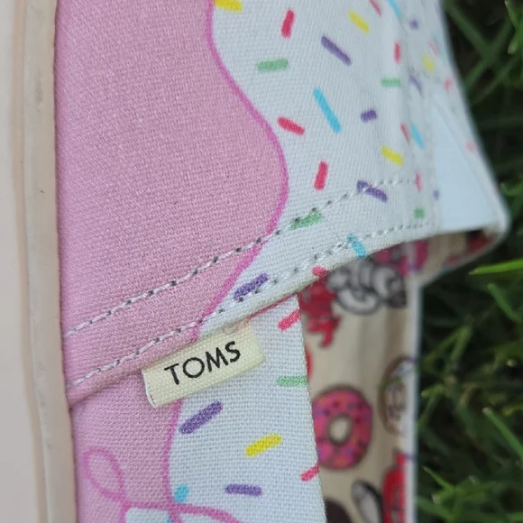 Toms X Randy's Donut Sprinkle Shoes Limited Edition - Picture 6 of 8